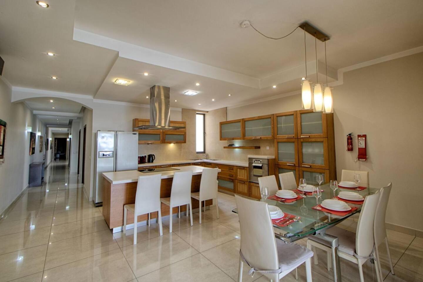 The Strand Apartments By Homely Σλιέμα Εξωτερικό φωτογραφία